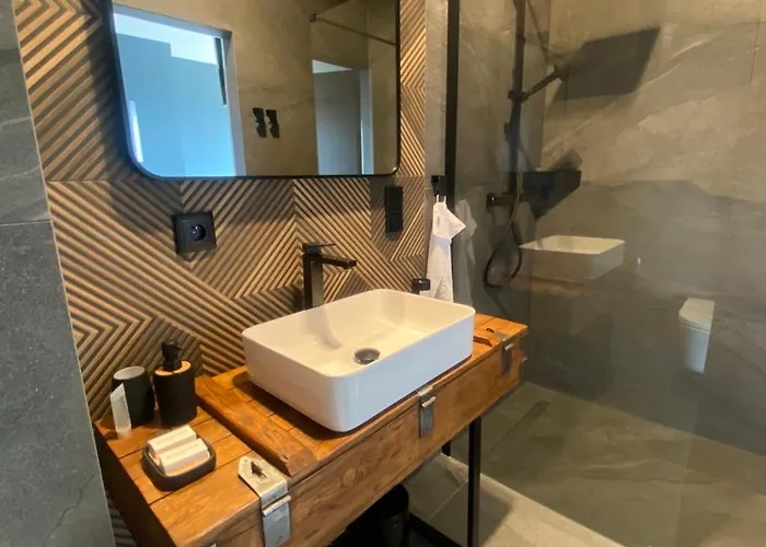 Hanza Tower 21 Floor Black