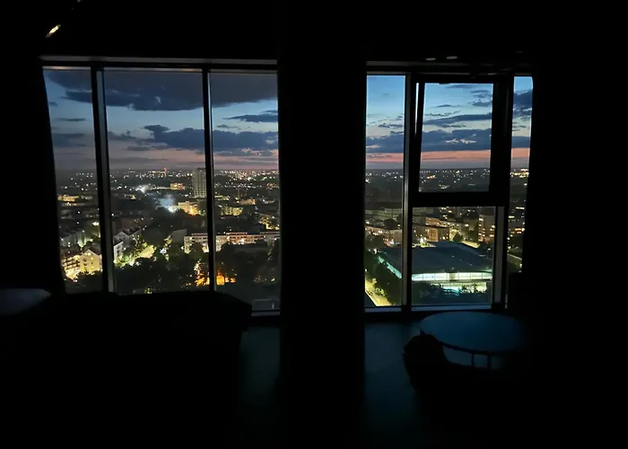 Hanza Tower 21 Floor Black